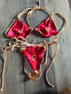 SHEIN Pink Floral Triangle Bikini Top with Tan Trim